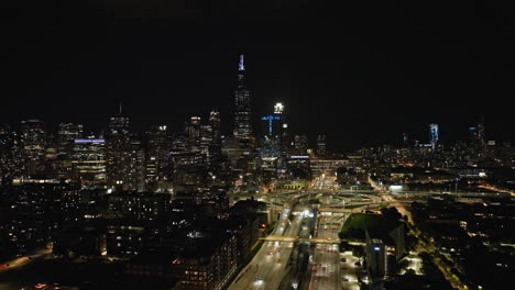 Aerial-tracking-shot-over-the-West-loop-and-the-illuminated-Chicago-skyline,-in-Il,-USA