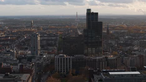 Düsseldorfer-Skyline-Im-Herbst,-Luftaufnahme-Südlich-Von-Der-Königsallee