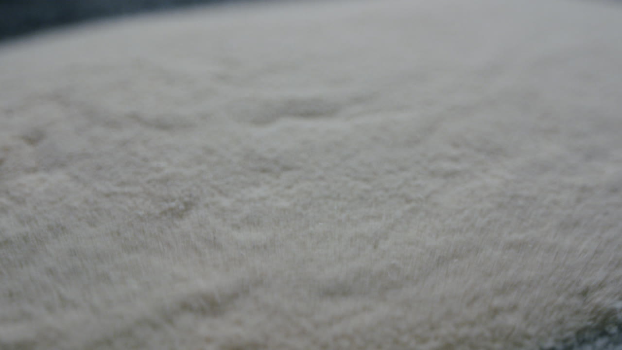 시마틱 실험으로 인해 빠르게 움직이는 모래의 매크로