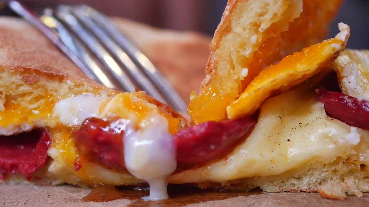 맛있는 터키식 아침식사 샌드위치의 클로즈업