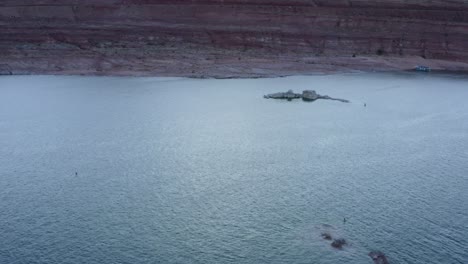 Aerial-drone-footage-of-summer-in-Lake-Powell,-Page,-Arizona,-USA