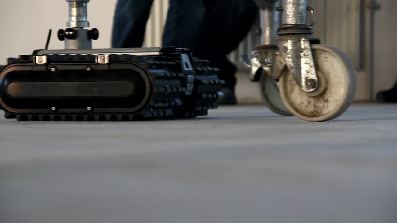 작은 로봇 애벌레 이동 건설 현장 발판 - 정적 낮은 각도