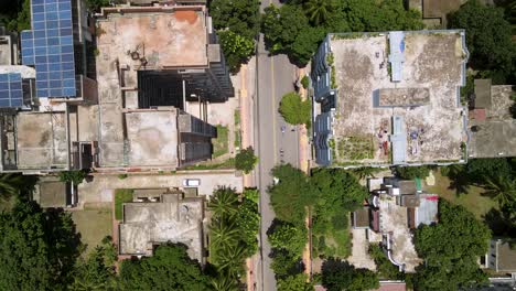 Dies-Ist-Ein-4k-Drohnenvideo-Einer-Stadtstraße