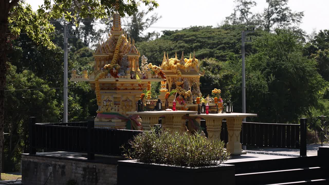 종교 의식 에 참여 하는 사람 들 의 집단