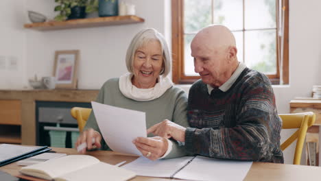 documento, alto cinco y pareja senior