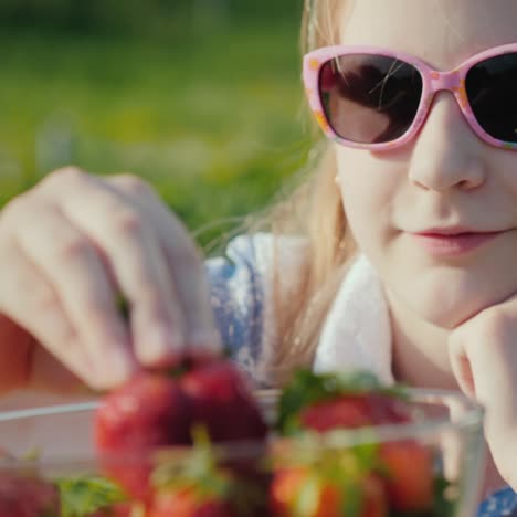 Funny-Girl-Eats-Strawberries-On-The-Field-Where-She-Grows