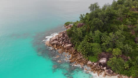 Aerial-view-of-the-most-beautiful-beaches-and-turquoise-waters-of-the-Seychelles