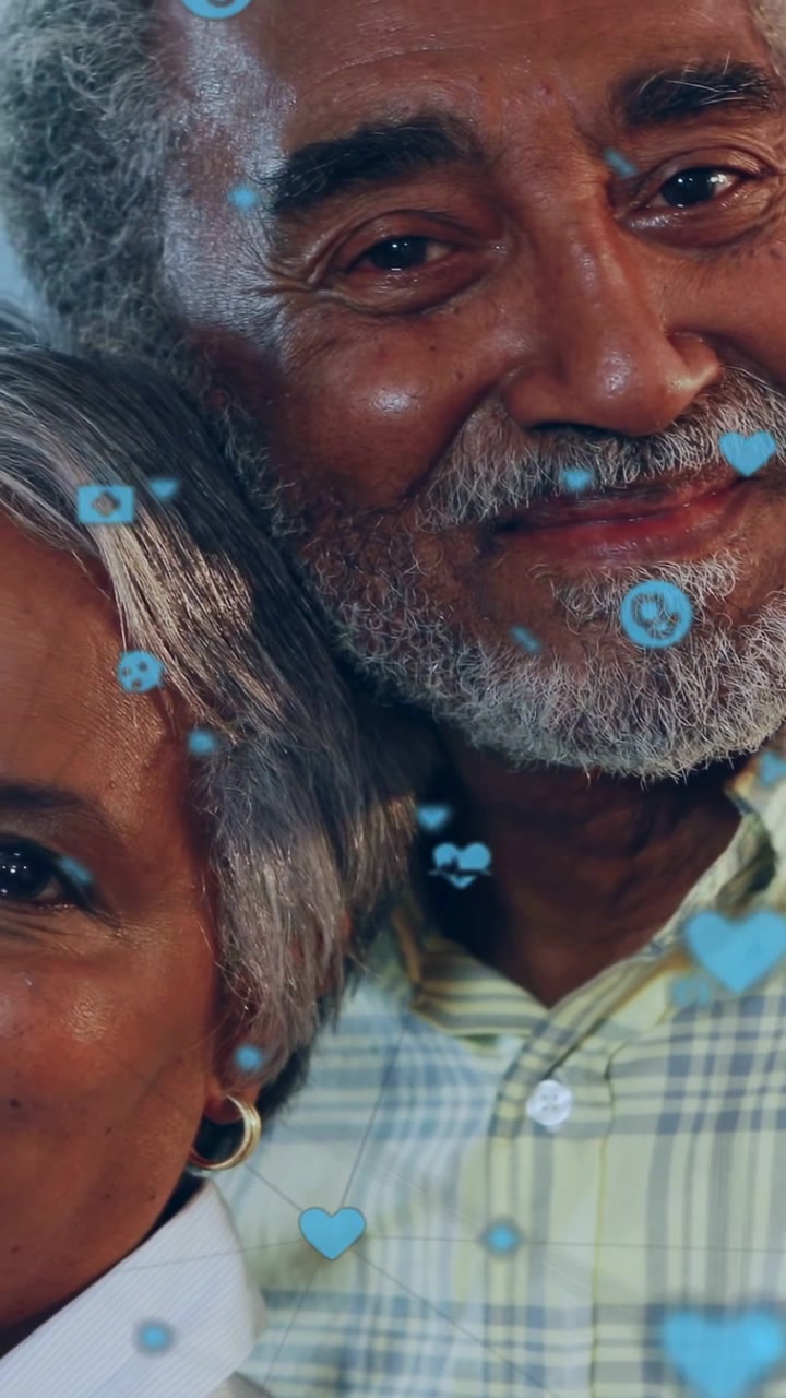 Vídeo vertical: Casal de idosos próximos, ícones de saúde surgindo, câmera em movimento panorâmico, mostrando pulsação.