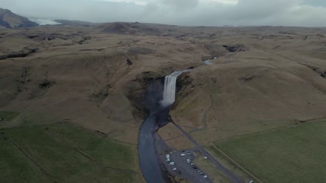 Skógafoss-waterfall-and-surrounding-rural-landscape,-Iceland