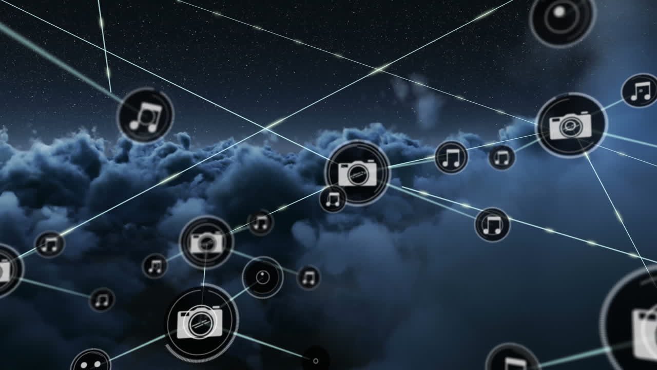 Animazione di una rete di icone digitali su nuvole scure nel cielo.