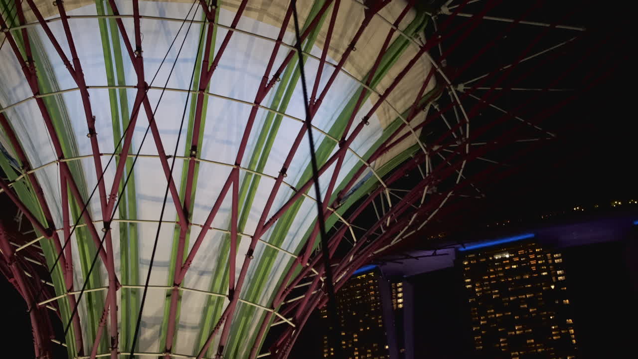 el bosque de superárboles por la noche, jardines junto a la bahía, singapur