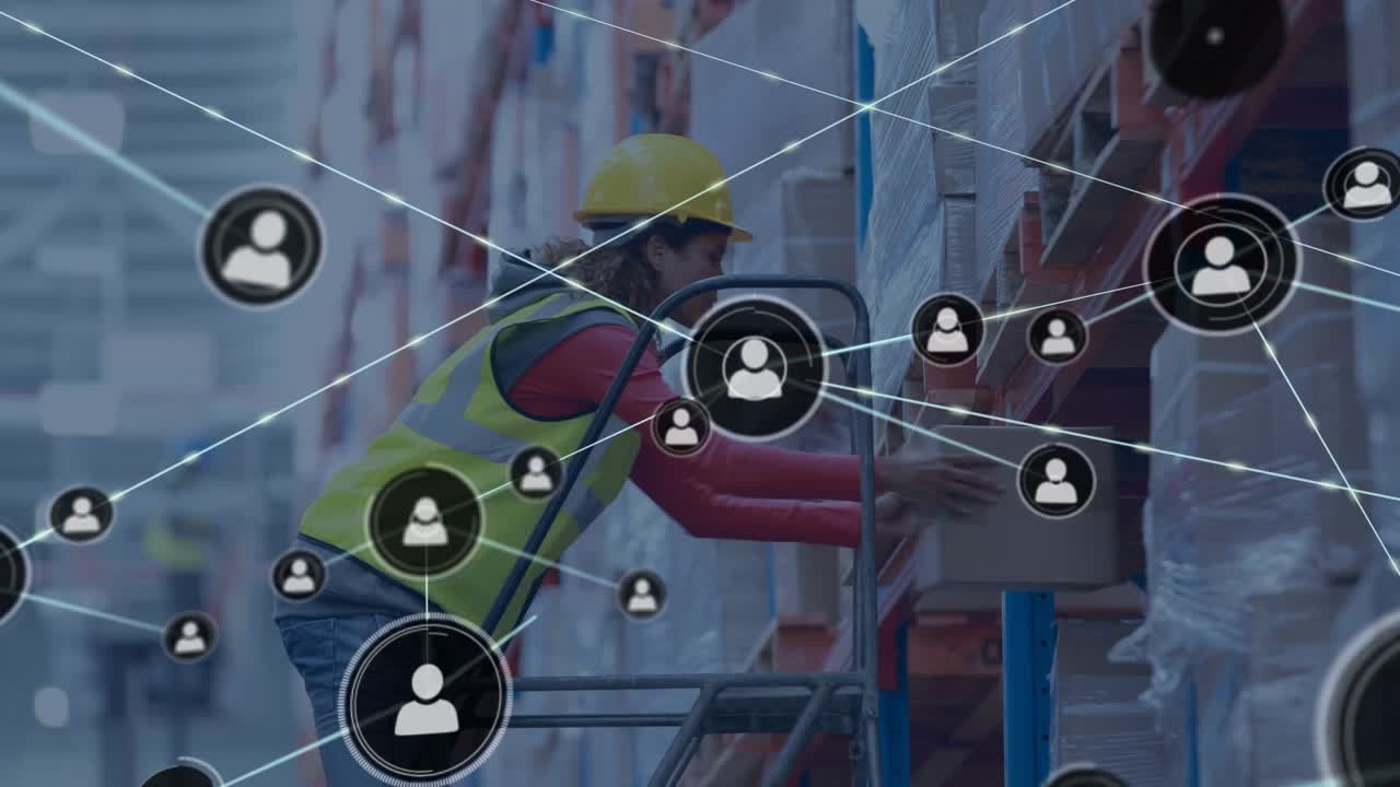 Animazione di una rete di connessioni con icone su una lavoratrice in magazzino.