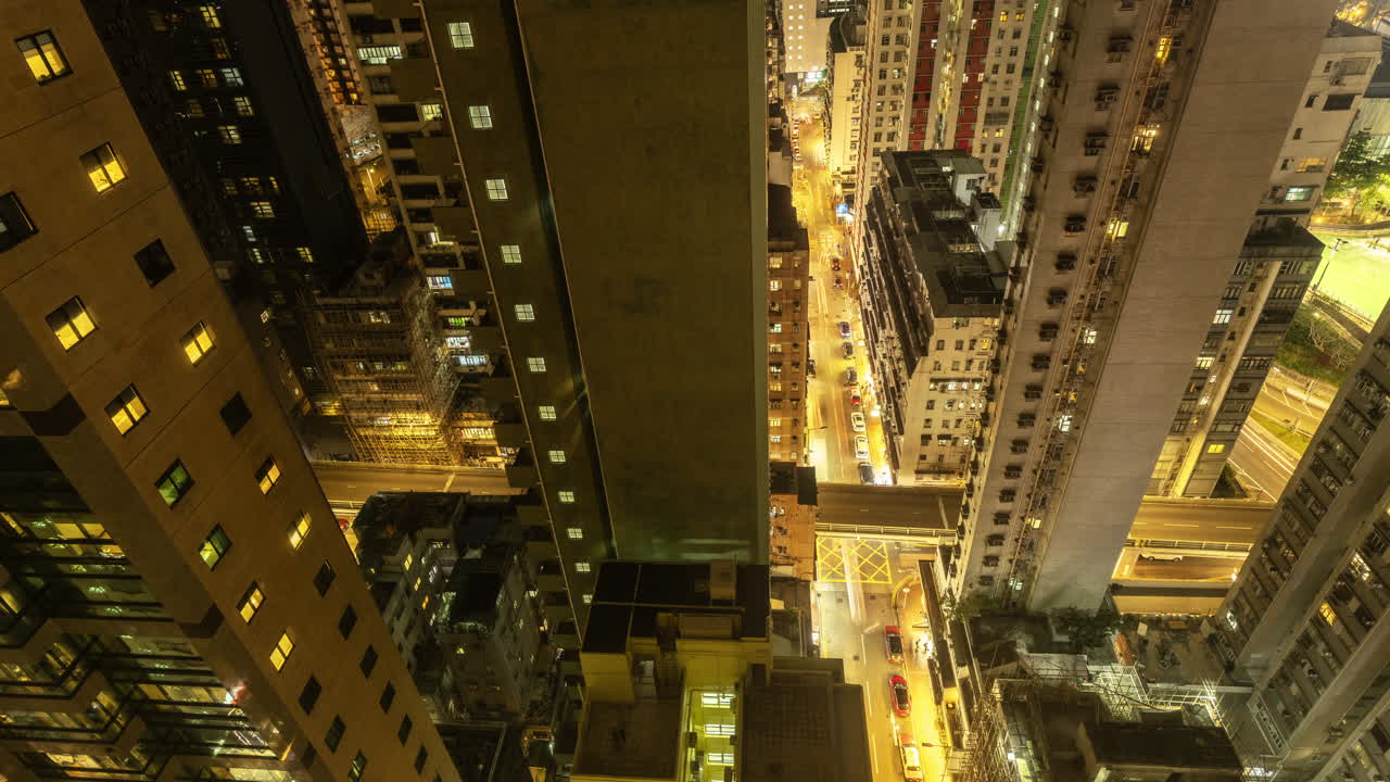 Lapso de Tempo em Ângulo Alto do Tráfego Movimentado da Cidade à Noite