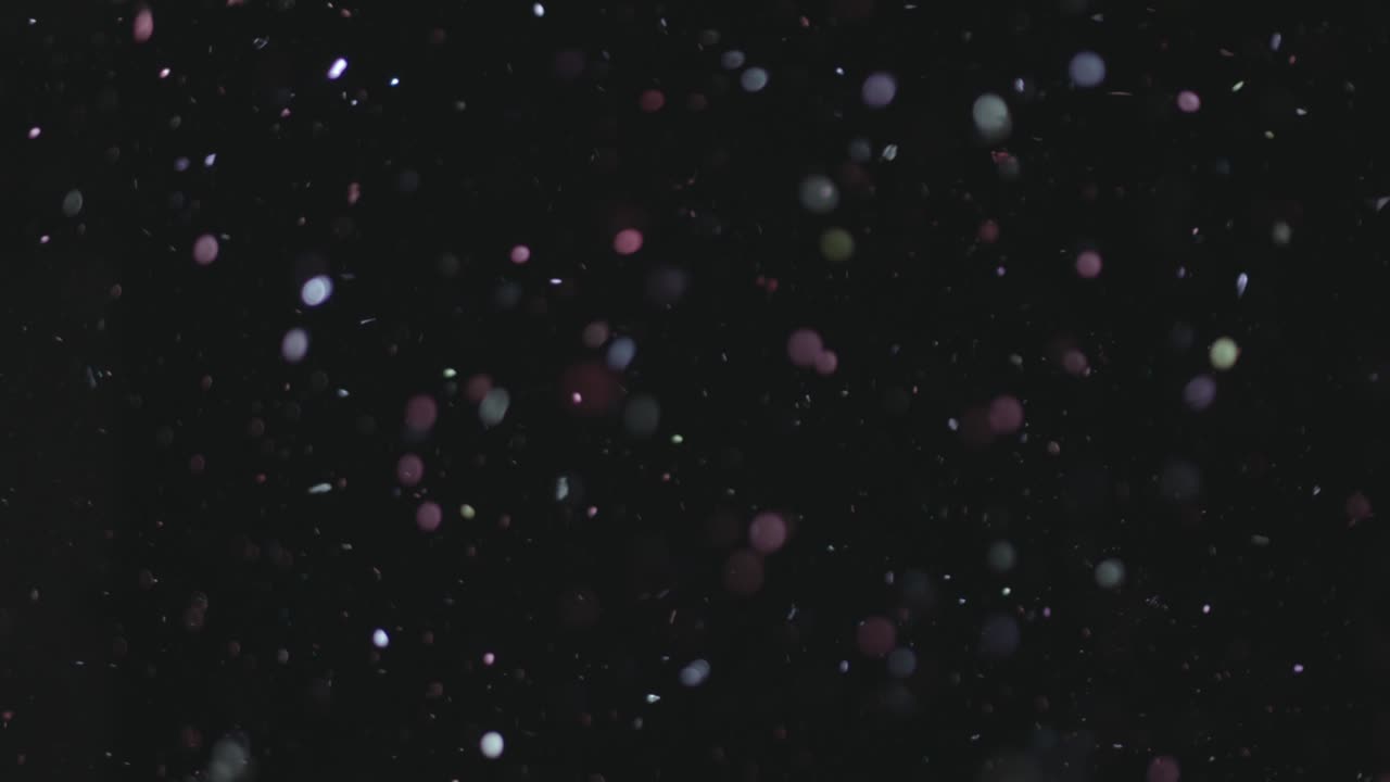 brillo realista explotando sobre un fondo negro