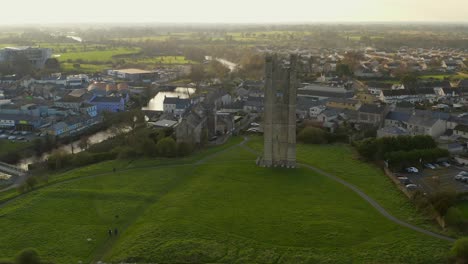 The-yellow-steeple,-Ireland's-Oldest-Bridge,-Trim-castle-and-River-Boyne