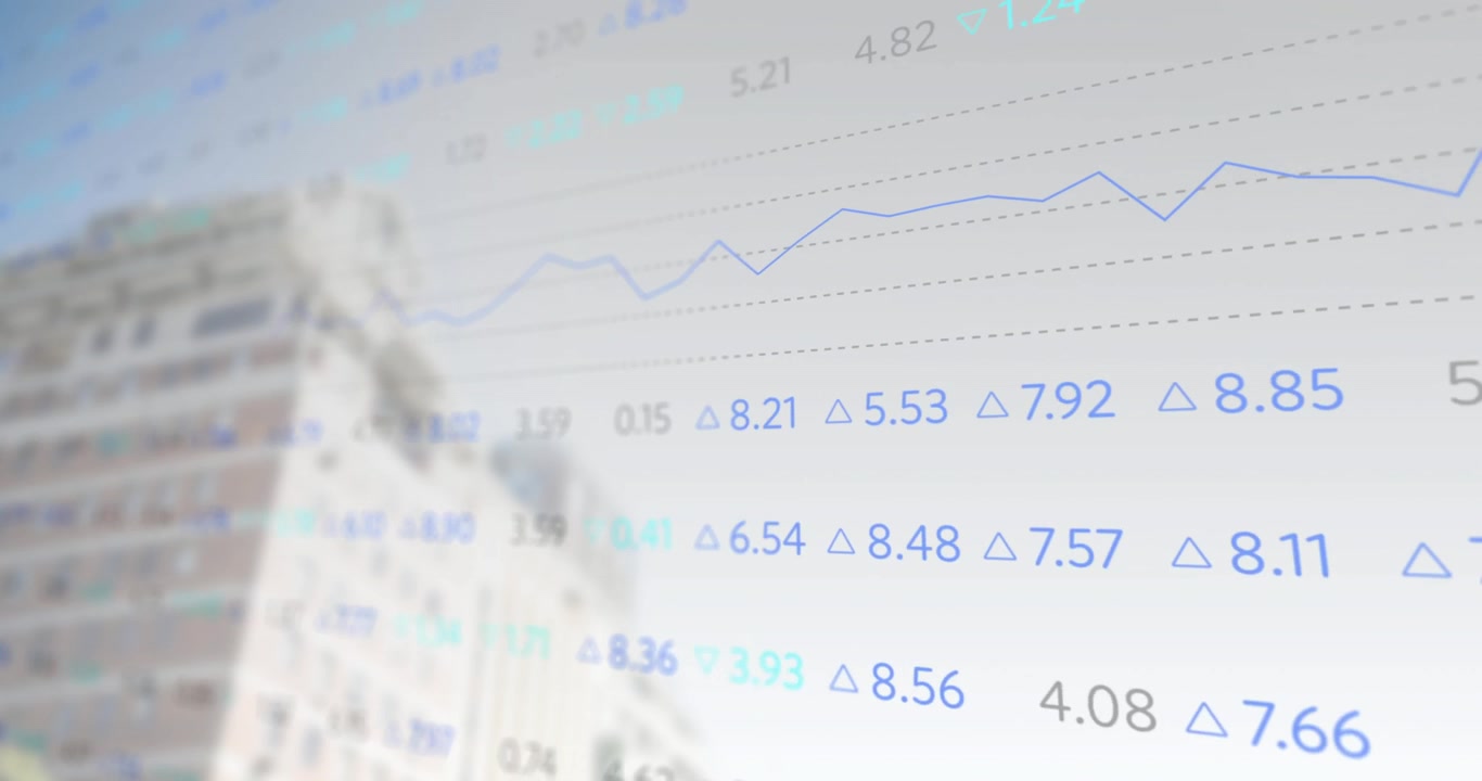 高層ビルの景色が現れ、上昇傾向を示す三角形で株価データが更新されるチャート。