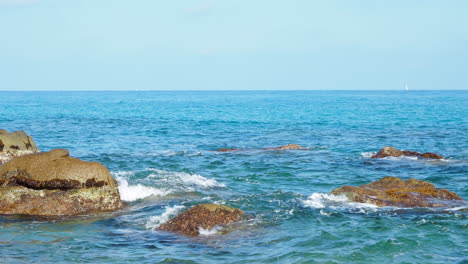 sea waves at sunny day