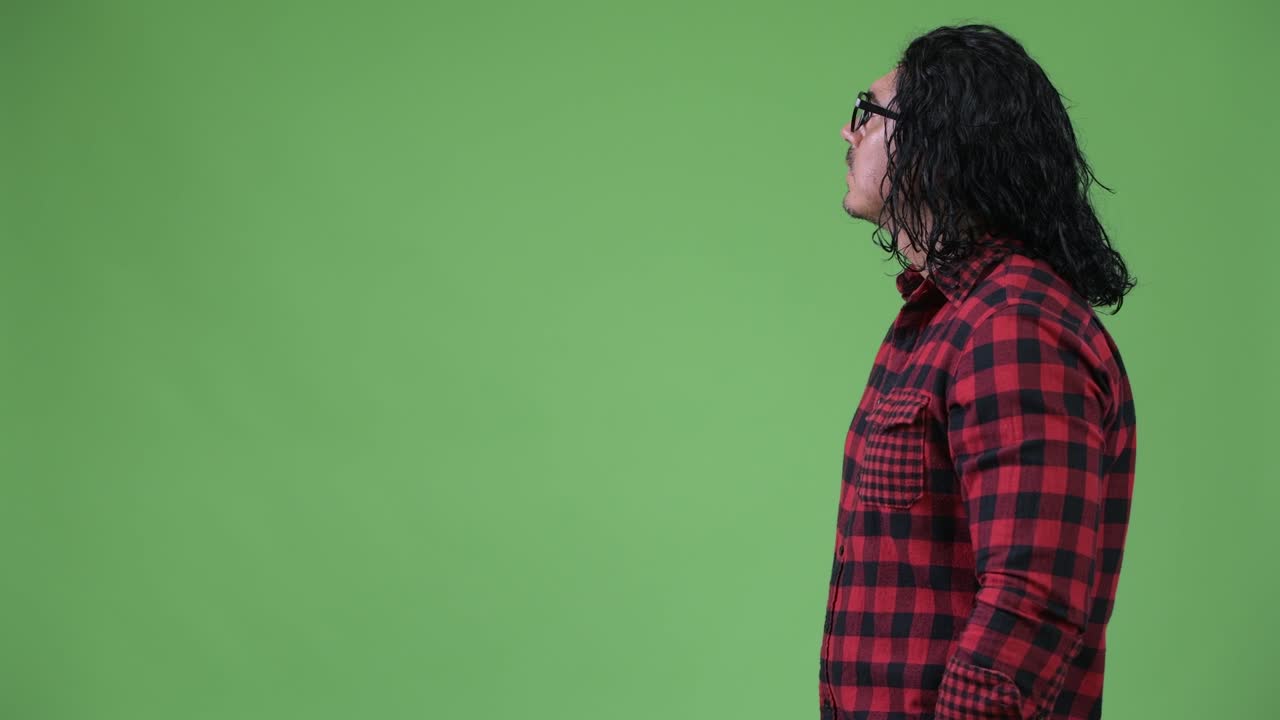 Vista de perfil de homem hipster bonito.