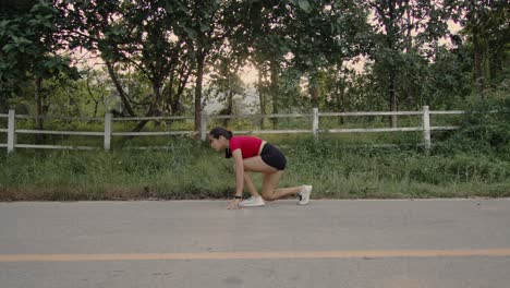 mujer corriendo al aire libre