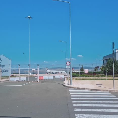 airport cargo service area