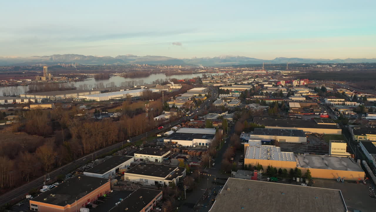 델타 (b.c.) 주변 풍경의 풍경적인 공중 풍경, 해가 지는 순간