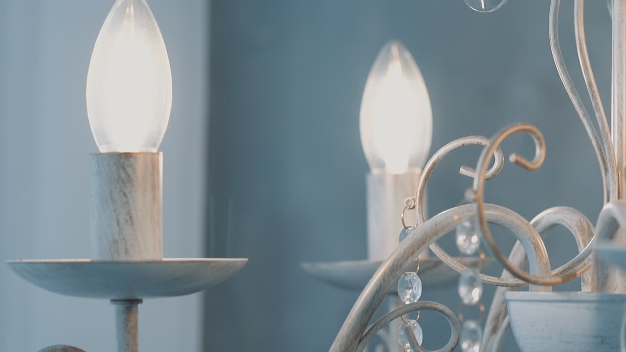 ⁇ 불 모양의 전구로 장식 된 클래식 스타일의 광택