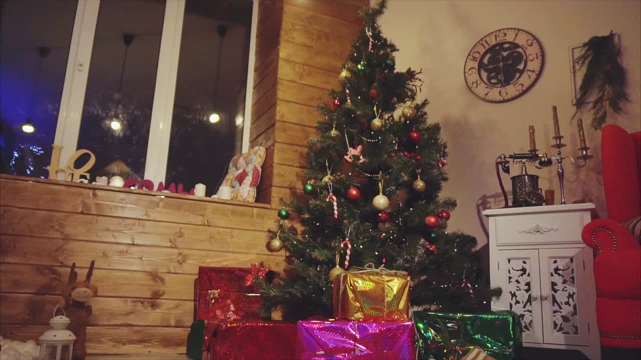 Sala de estar decorada para Navidad