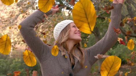 animatie van herfstbladeren die vallen over een gelukkige blanke vrouw in het park