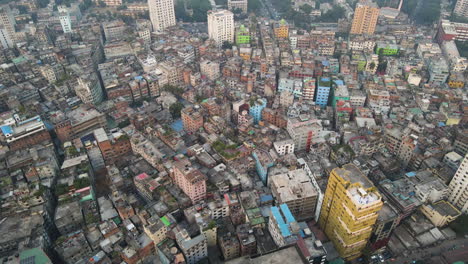 Vista-Aérea-De-Una-Zona-De-Tugurios-En-La-Ciudad-De-Dhaka,-Bangladesh