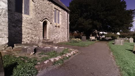 örtliche-Dorfkirche