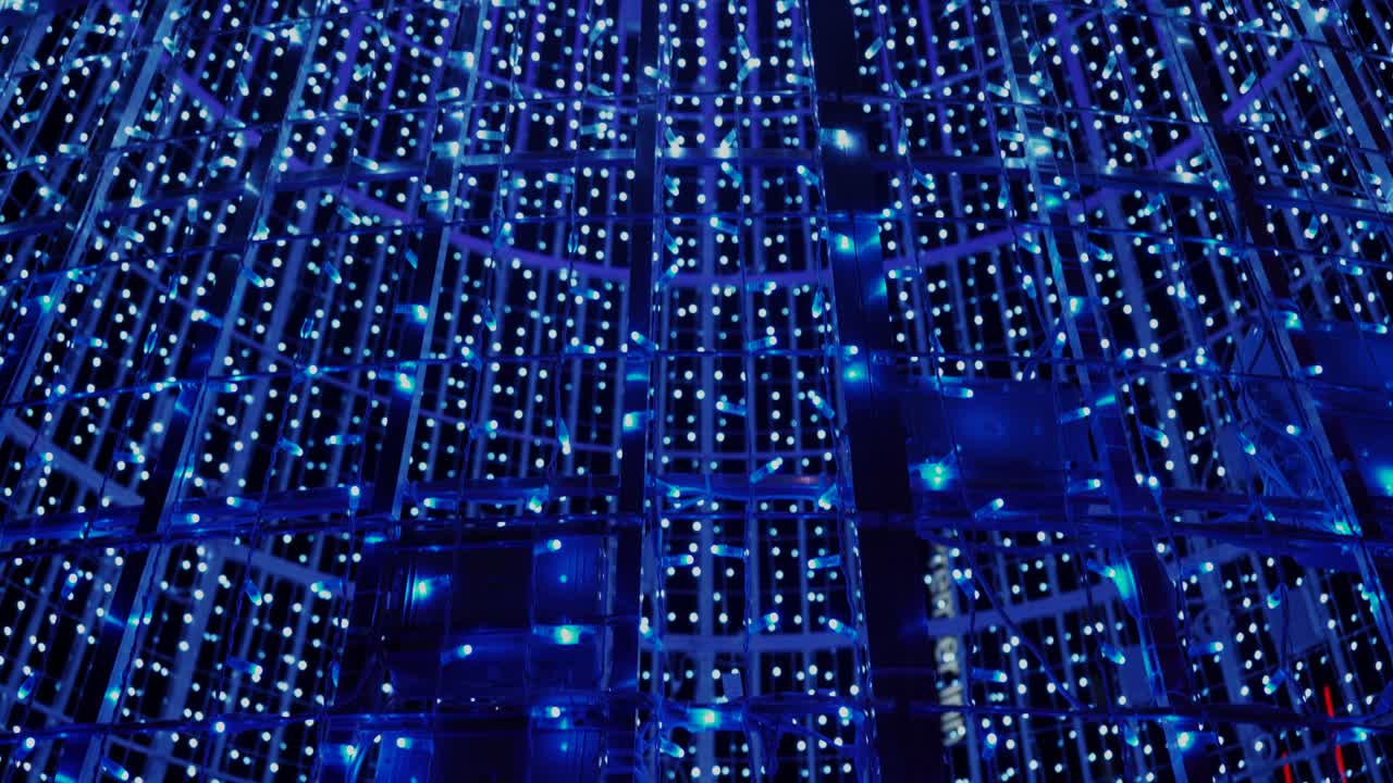 espectáculo de luces de navidad - árbol de luces inclinado de arriba a abajo