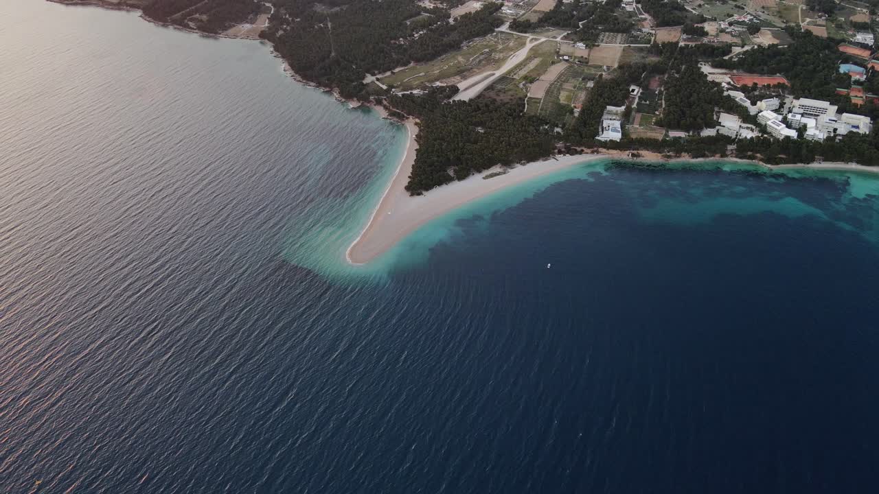la playa del cuerno dorado en croacia