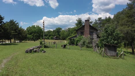 Antigua-Casa-De-Los-Apalaches-En-Tennessee-En-El-Museo-De-Los-Apalaches