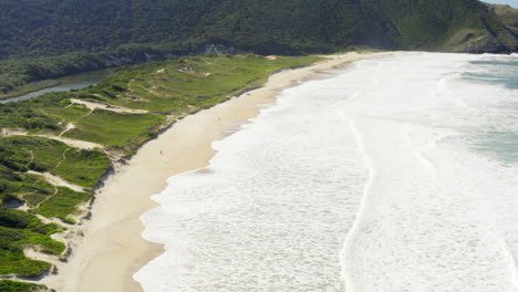 Hermosa-Y-Paradisíaca-Playa-Brasileña,-Lagoinha-Do-Leste,-Florianópolis,-Santa-Catarina,-Brasil