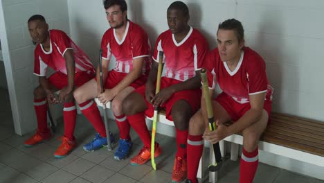 Jugadores-De-Hockey-Preparándose-Antes-De-Un-Partido.