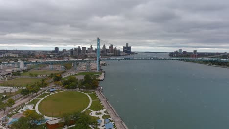 Drone-view-of-the-Detroit-River-in-Detroit,-Michigan