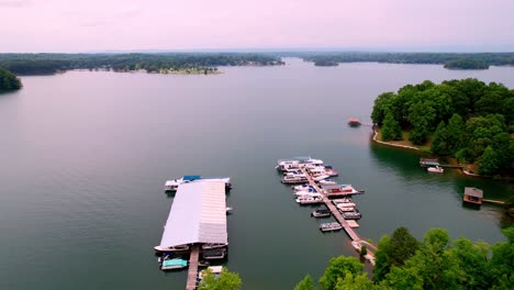 Ausziehbarer-Yachthafen-Aus-Der-Luft-Am-Lake-Keowee