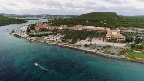 聖塔芭芭拉海灘 (santa barbara beach) 是荷蘭加勒比海島庫拉索 (curaçao) 的一個私人海灘,位於島的東南部.