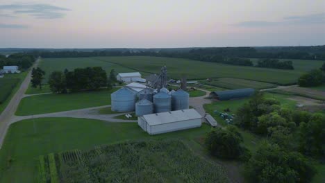 Luftaufnahmesilo-Der-Landwirtschaft-Im-Mittleren-Westen