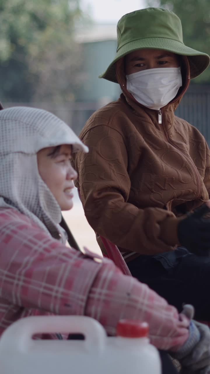 personas con mascarillas