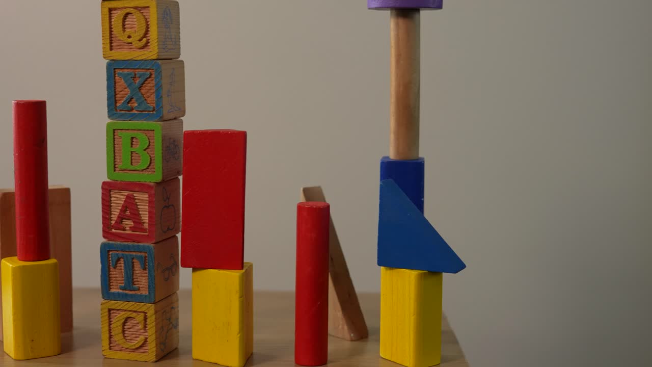 torre de cubo de madera con letras, juguete para niños