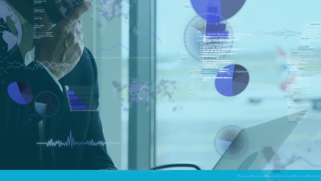 animación del procesamiento de datos sobre un hombre de negocios caucásico pensativo que usa una computadora portátil en un aeropuerto