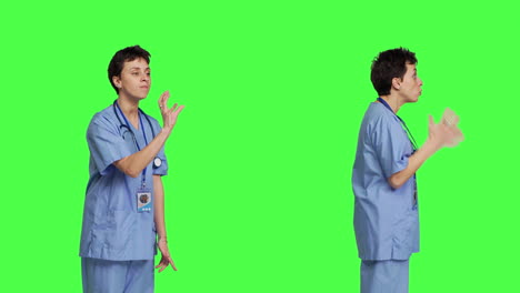 Unzufriedene,-Gereizte-Krankenschwester-Schreit-„Nein“-Und-Streitet-Mit-Jemandem-Vor-Einem-Greenscreen