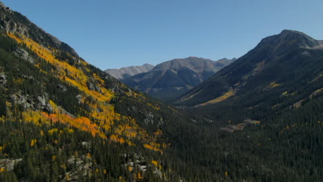 Pase-De-Independencia-Colorado-Verano-Amarillo-árboles-Otoño-Colores-De-Otoño-Aéreo-Zumbido-Cinematográfico-álamo-Temblón-Masa-De-Nieve-Montaña-Ashcroft-Granate-Campanas-Pirámide-Pico-Hermoso-Maravilloso-Cielo-Azul-Soleado-Círculo-Derecho