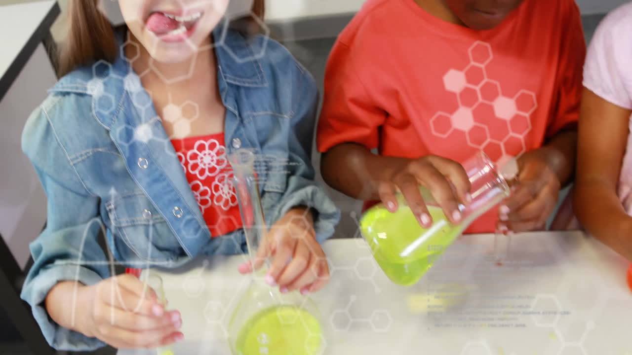 animación del procesamiento de datos científicos en diversos escolares en el laboratorio