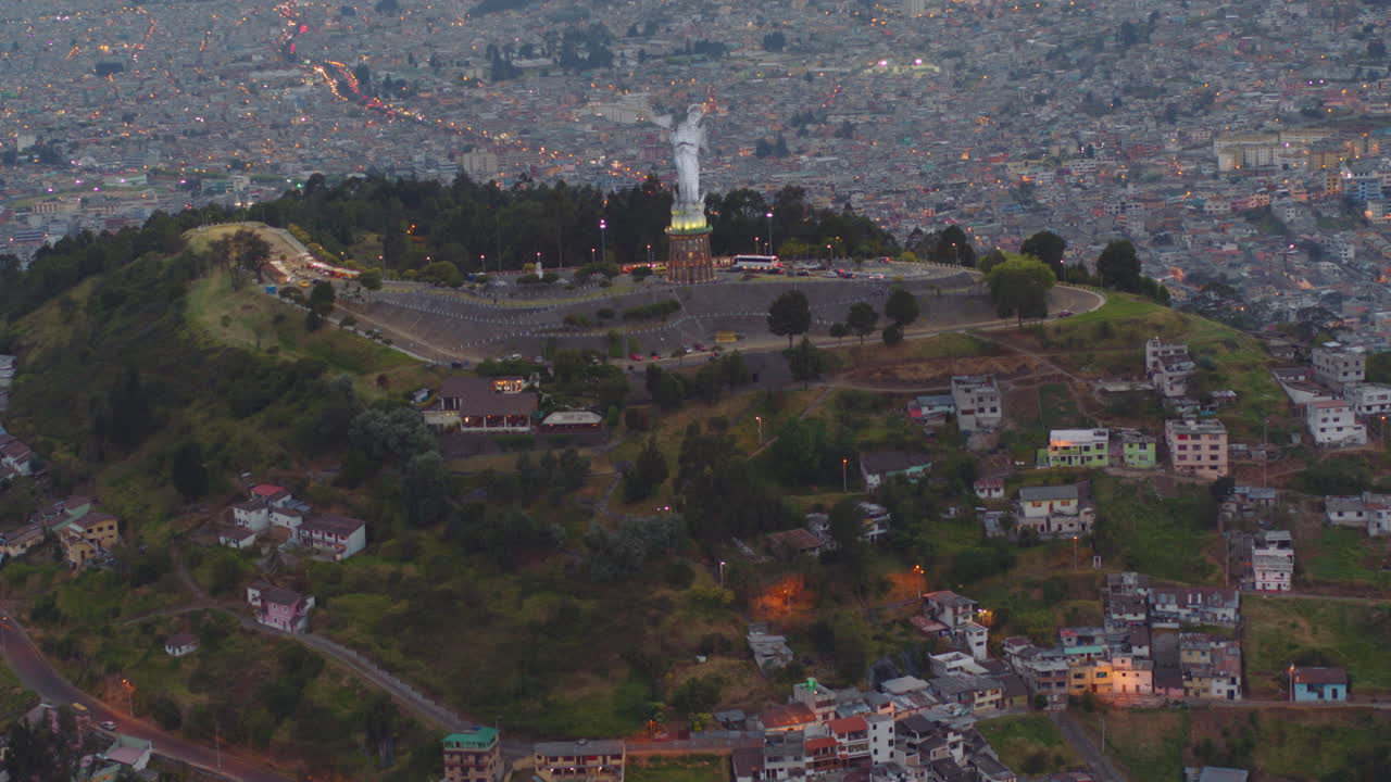 panecillo centro tarde quito ciudad viajando vista aerea