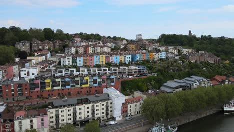 Colorida-Hilera-De-Casas-En-La-Ciudad-De-Bristol-Imágenes-Aéreas-Del-Reino-Unido