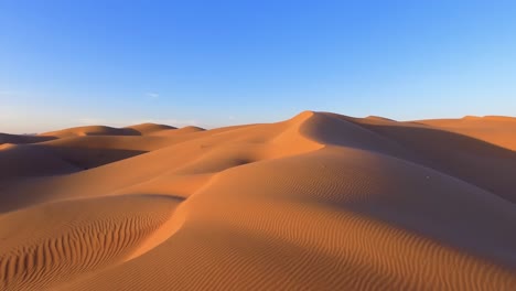 Drone-En-La-Cima-De-Las-Dunas-En-Mexico