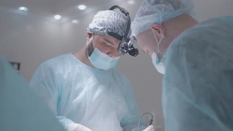 수술실에서 수술 절차