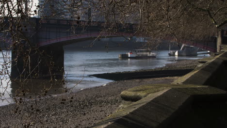 Ebbe-Auf-Der-Themse-Blick-Vom-Victoria-Tower-Gardens-South-In-London